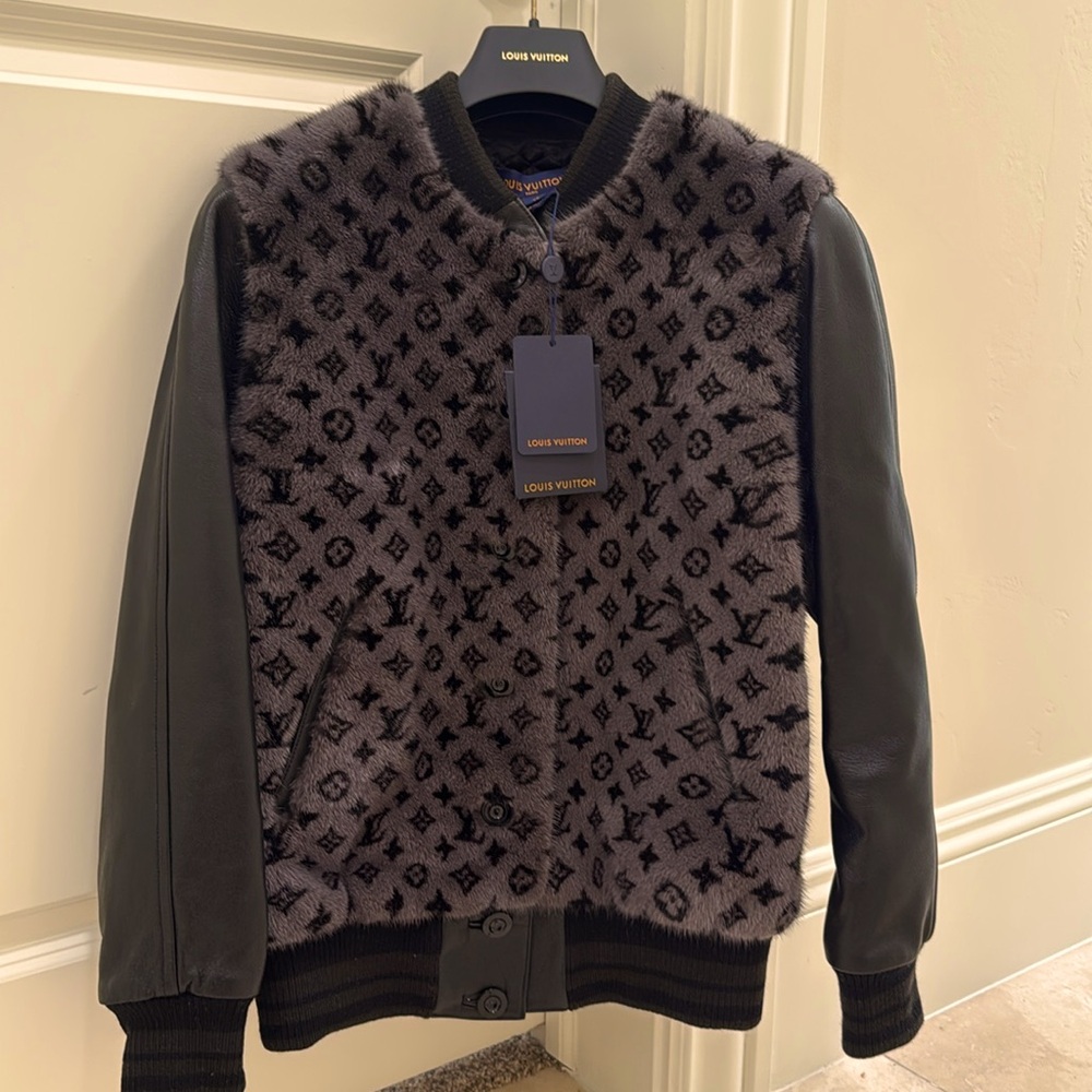 NWT Louis Vuitton mink and leather bomber style jacket. 2024 runway SOLD OUT 38